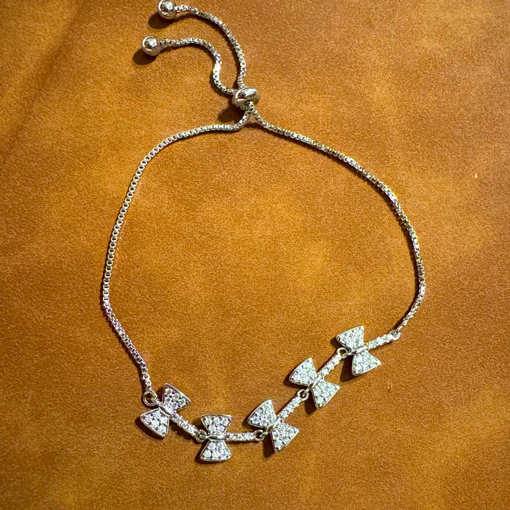 NWOT Kite Tail Bows 18K White Gold Plated CZ Box Chain Lariat Bracelet - Picture 1 of 3